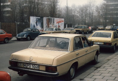 Mercedes W114/W115 200D/8-280E/8 8/73-76 Seitenscheibe Beifahrertür Colorglas 